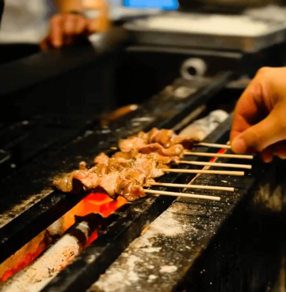 とりニの備長炭で焼く豊田産天然鹿肉の串焼き